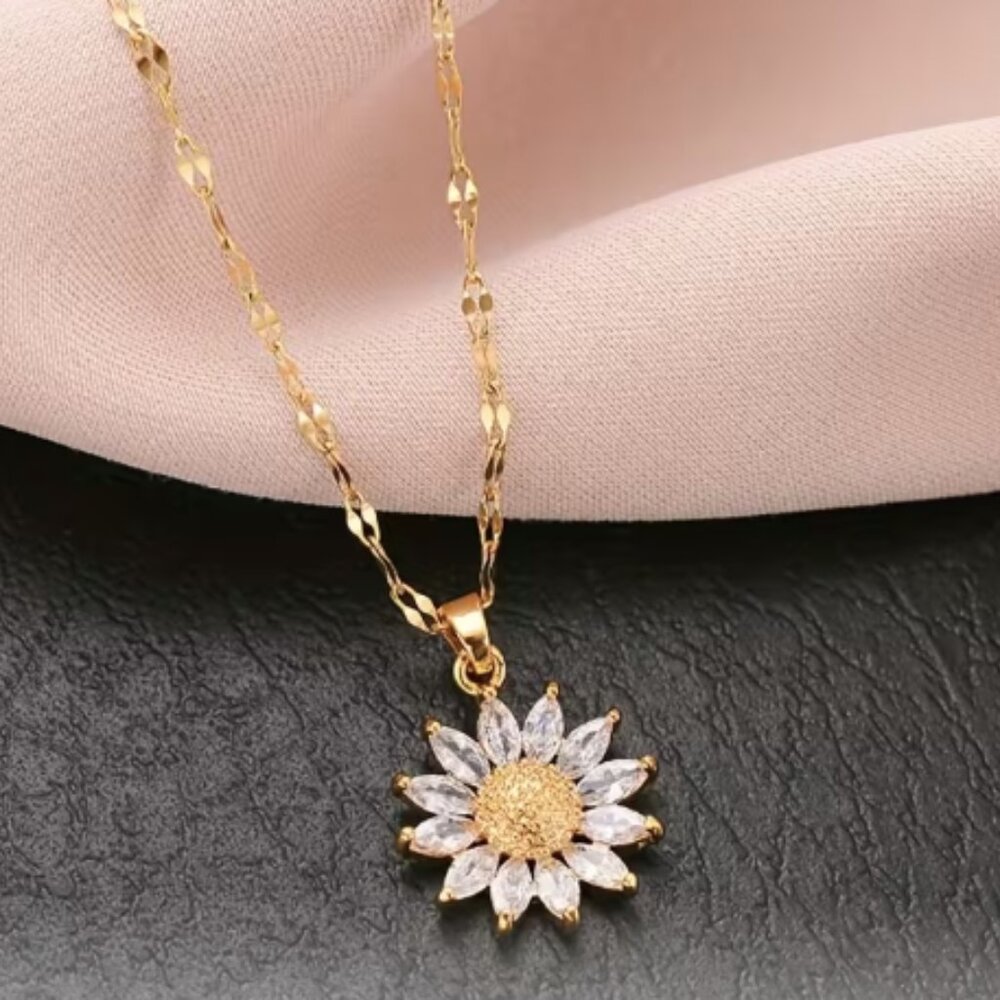 18k Gold Plated Stainless Steel Flower Diamond Necklace